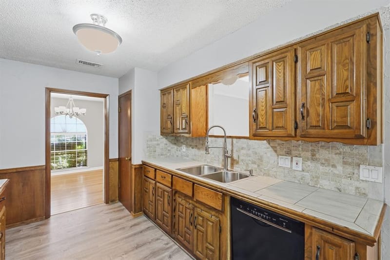 2202 Canyonwood Drive, Arlington TX 76012 - Photo 12