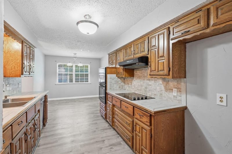 2202 Canyonwood Drive, Arlington TX 76012 - Photo 9