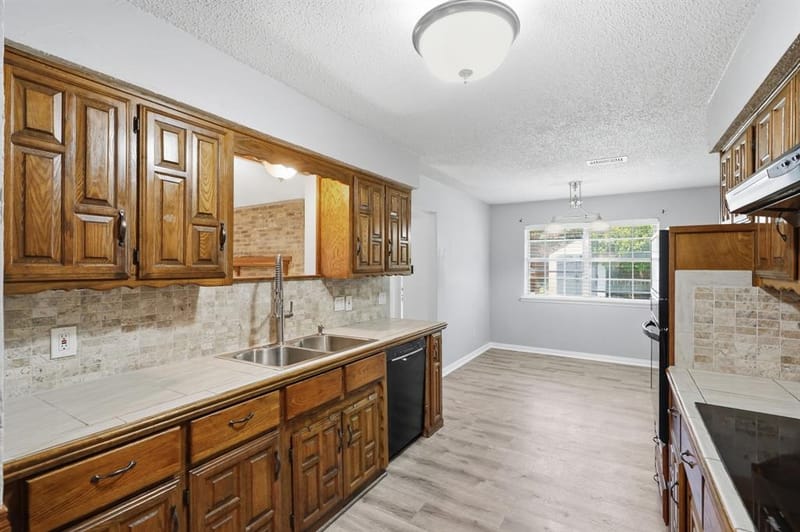 2202 Canyonwood Drive, Arlington TX 76012 - Photo 10