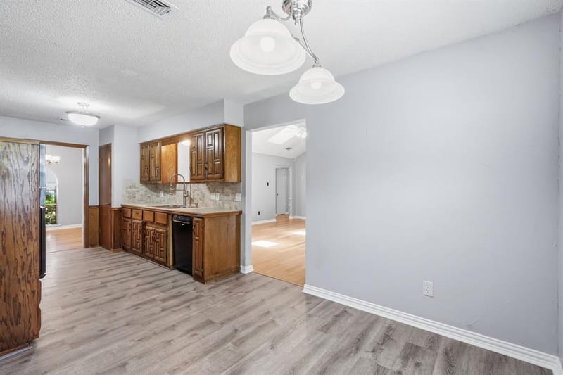 2202 Canyonwood Drive, Arlington TX 76012 - Photo 14