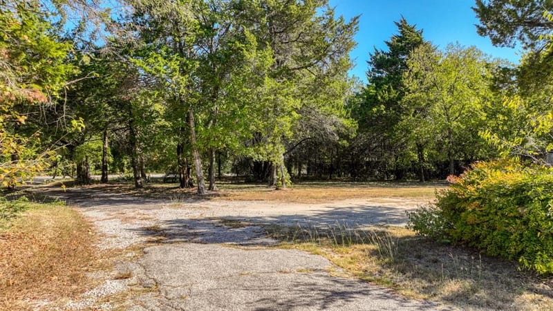 1922 W Pleasant Run Road, DeSoto TX 75115 - Photo 2