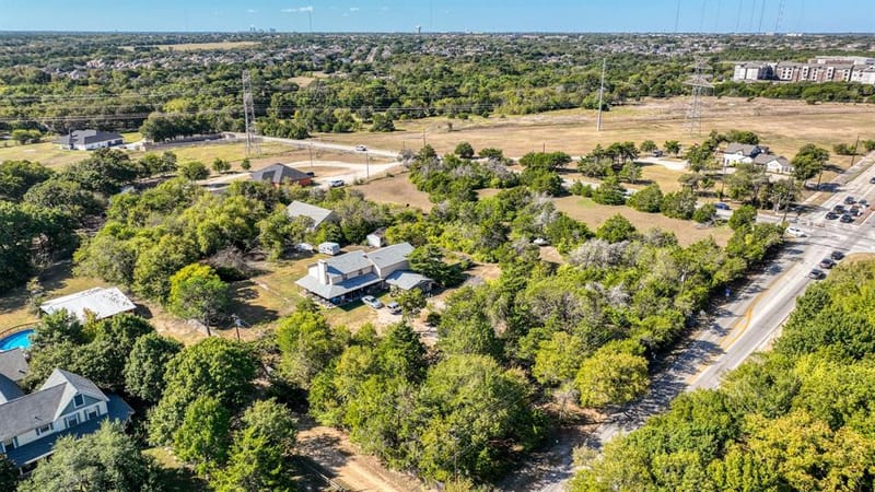 1922 W Pleasant Run Road, DeSoto TX 75115 - Photo 4