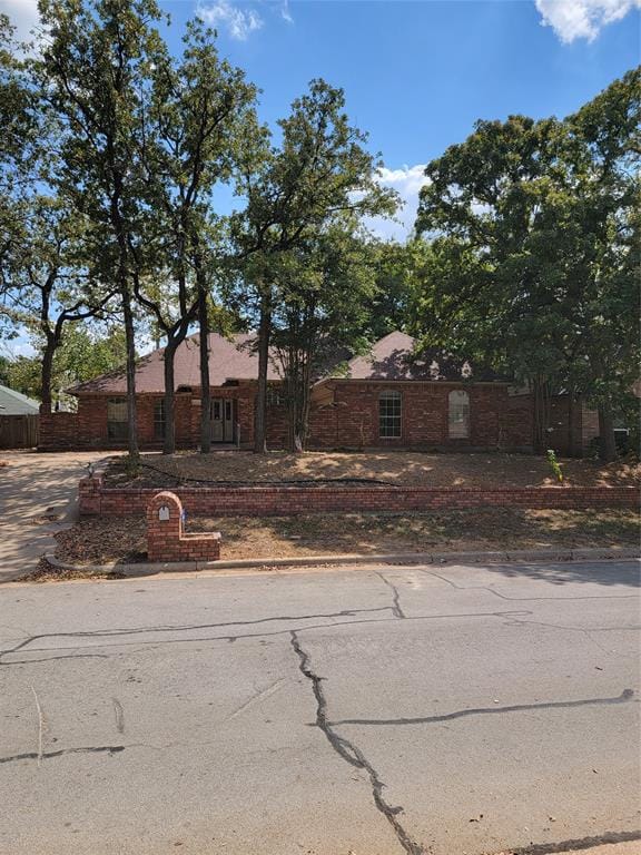 4904 Saddleback Road, Arlington TX 76017 - Photo 2