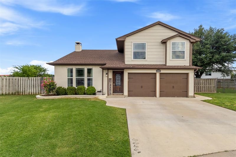 8800 Crestbrook Drive, Fort Worth TX 76179