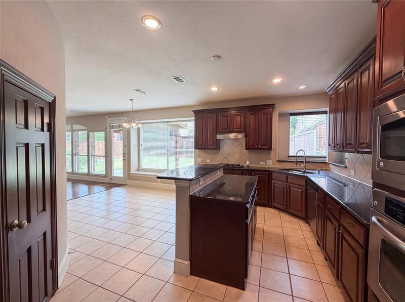 10330 Sandbar Drive, Irving TX 75063 - Photo 7
