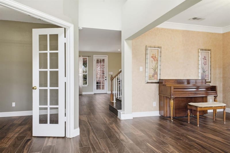 1605 Hawkins Court, Carrollton TX 75010 - Photo 3