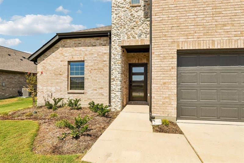 548 Stone Hollow Drive, Van Alstyne TX 75495 - Photo 2