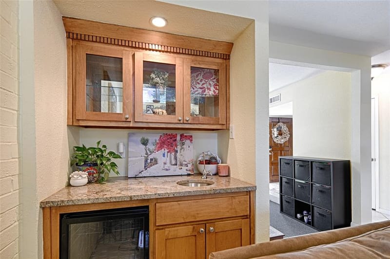 2954 Woodcroft Circle, Carrollton TX 75006 - Photo 3