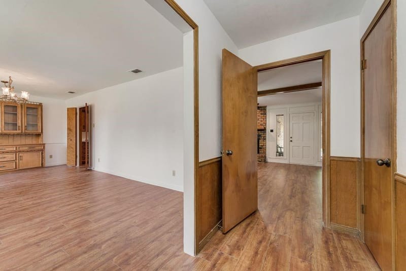 135 S Capri Drive, Duncanville TX 75116 - Photo 3