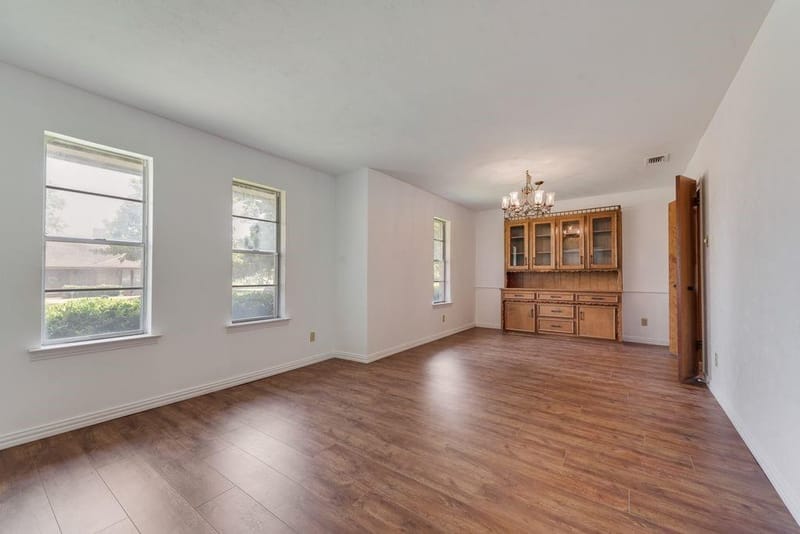 135 S Capri Drive, Duncanville TX 75116 - Photo 4