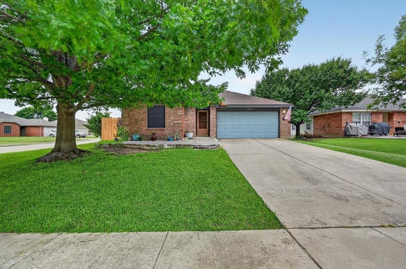 1001 Ridge Top Drive, Burleson TX 76028