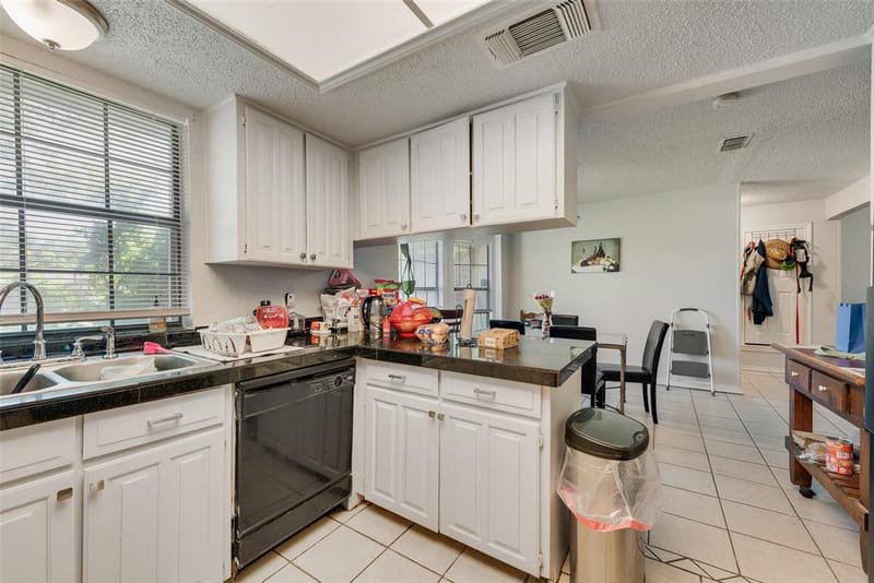915 Freestone Drive, Arlington TX 76017 - Photo 12