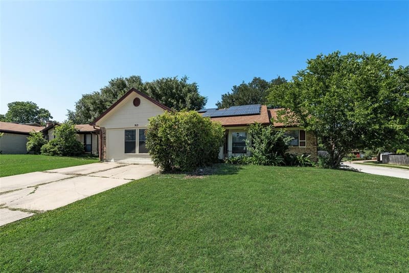 915 Freestone Drive, Arlington TX 76017 - Photo 7