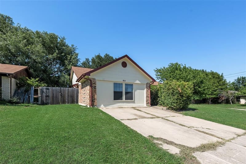 915 Freestone Drive, Arlington TX 76017 - Photo 4