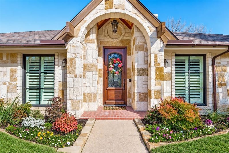 9159 Dunmore Drive, Dallas TX 75231 - Photo 2