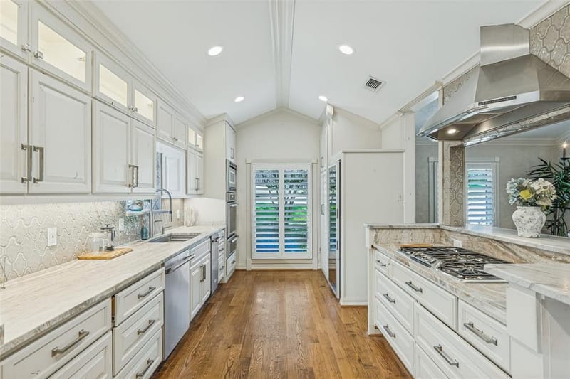 9159 Dunmore Drive, Dallas TX 75231 - Photo 11