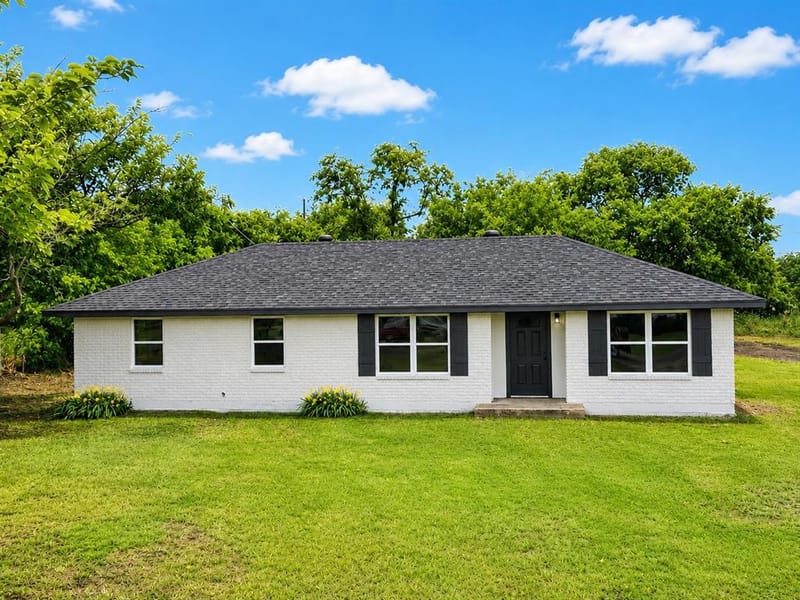 105 Paige Street, Weatherford TX 76088 - Photo 2