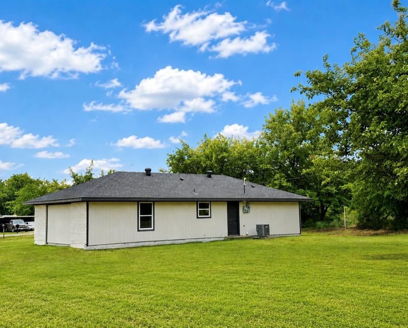 105 Paige Street, Weatherford TX 76088 - Photo 3