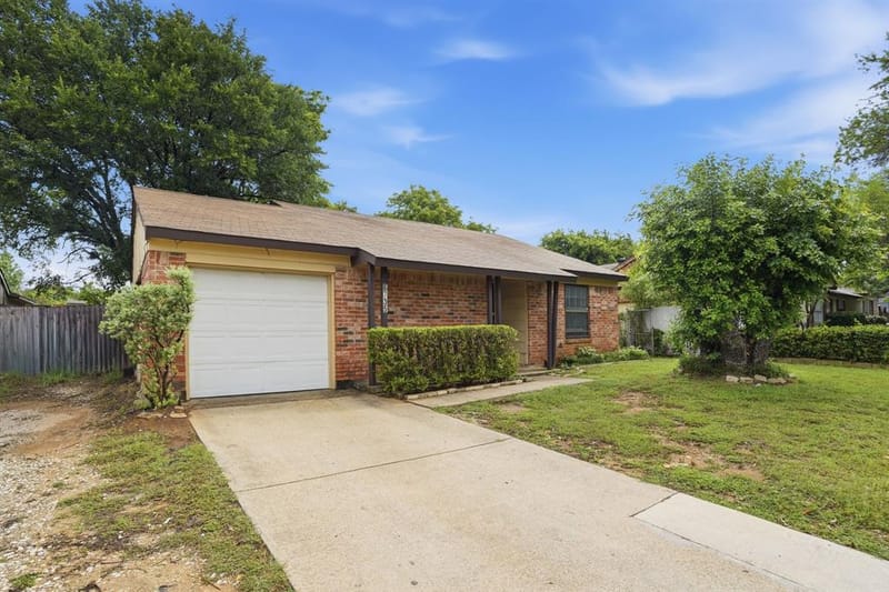 6735 Woodhill Road, Dallas TX 75217 - Photo 2
