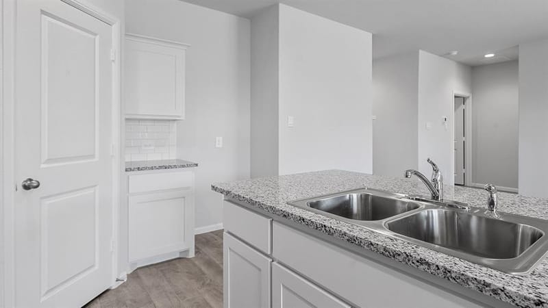 435 SUNDAY SILENCE Way, Granbury TX 76049 - Photo 7