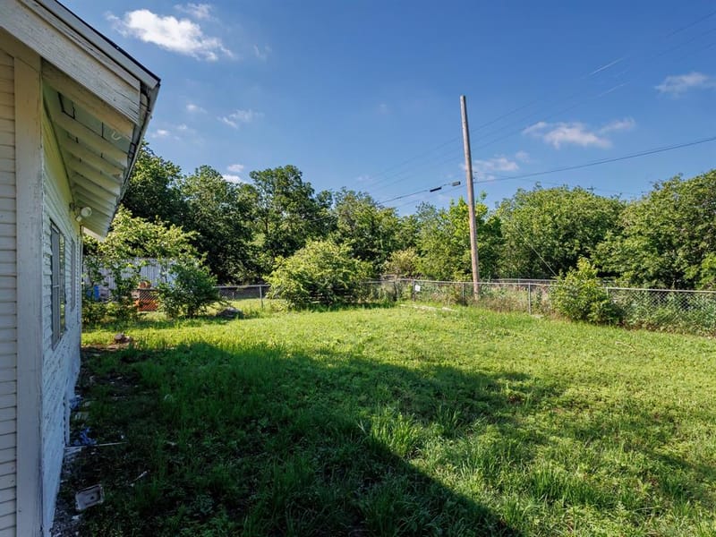 1703 7th Street, Brownwood TX 76801 - Photo 9