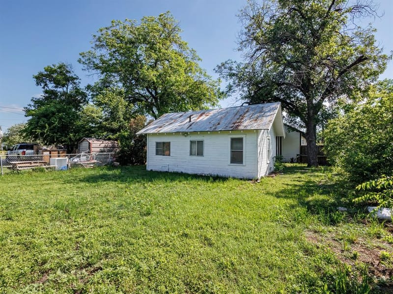 1703 7th Street, Brownwood TX 76801 - Photo 8