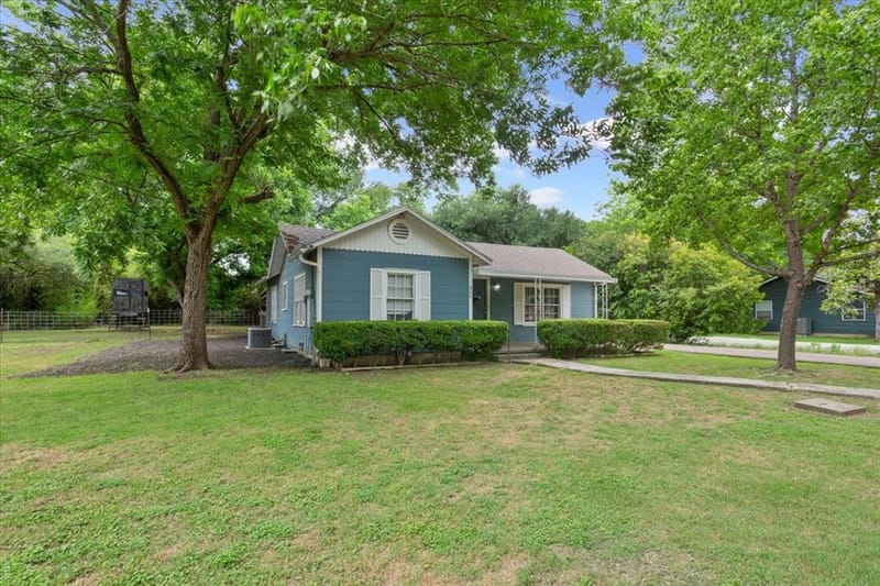 802 Avenue A, Valley Mills TX 76689 - Photo 2