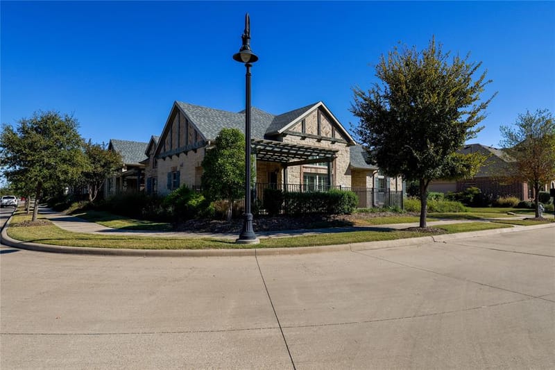 878 Hatton Sumner Place, Arlington TX 76005 - Photo 2