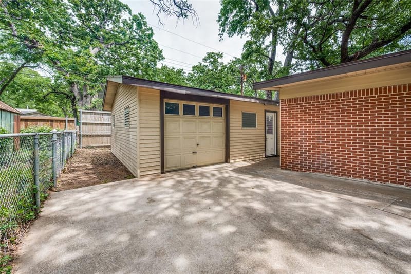 1305 W Lavender Lane, Arlington TX 76013 - Photo 3