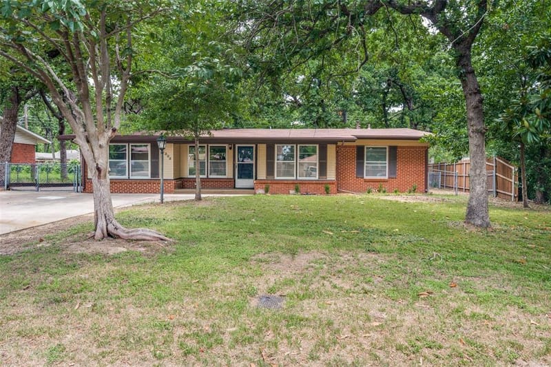 1305 W Lavender Lane, Arlington TX 76013
