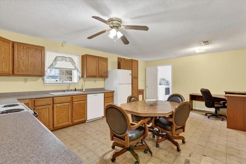 1092 W Highway 199, Springtown TX 76082 - Photo 12