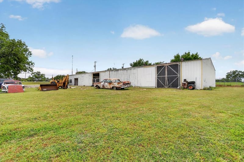 1092 W Highway 199, Springtown TX 76082 - Photo 28