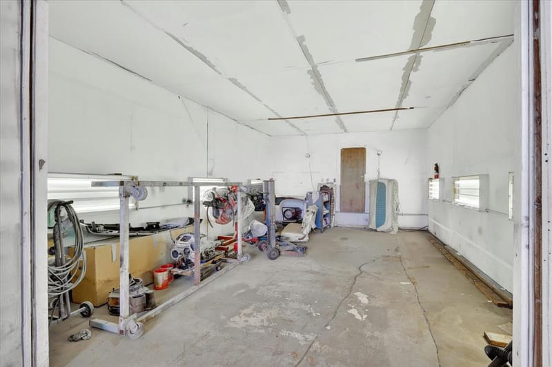 1092 W Highway 199, Springtown TX 76082 - Photo 20