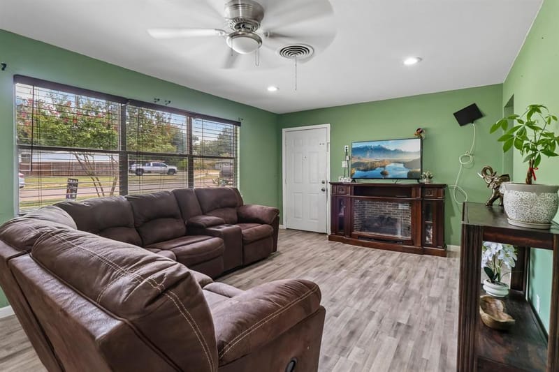 1812 Melissa Street, Arlington TX 76010 - Photo 7