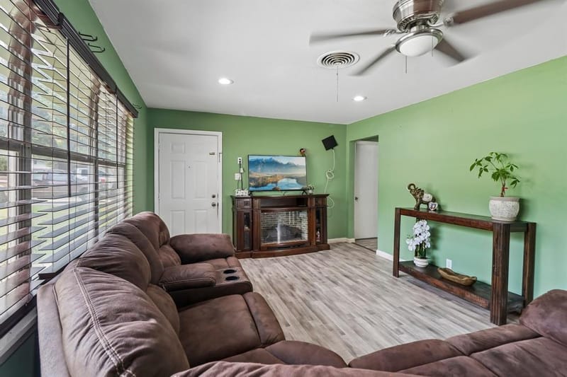1812 Melissa Street, Arlington TX 76010 - Photo 9