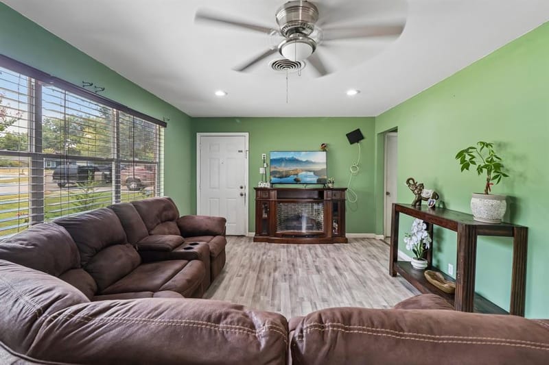 1812 Melissa Street, Arlington TX 76010 - Photo 8