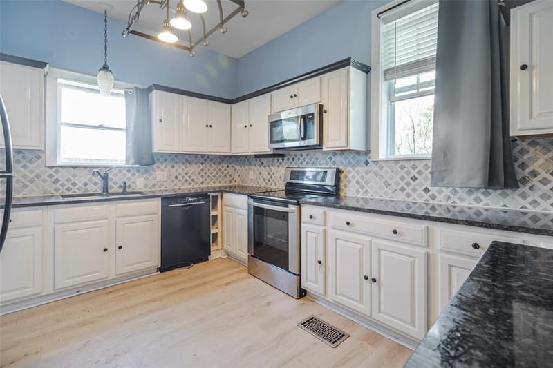 1001 S Travis Street, Sherman TX 75090 - Photo 19