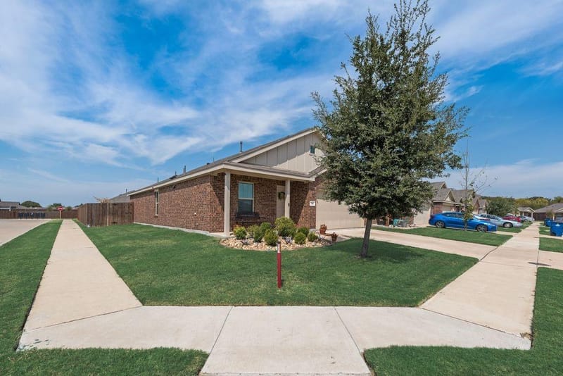 712 Odlozil Lane, Ennis TX 75119 - Photo 2