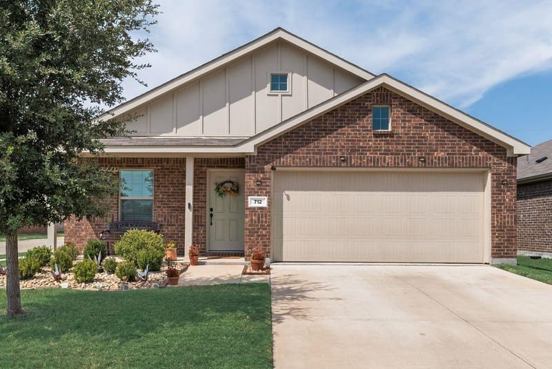 712 Odlozil Lane, Ennis TX 75119