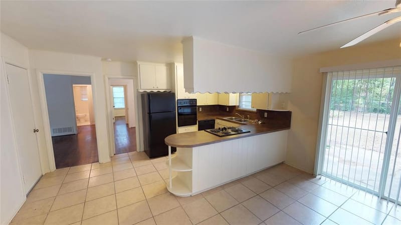 1705 Crescent Street, Denton TX 76201 - Photo 2