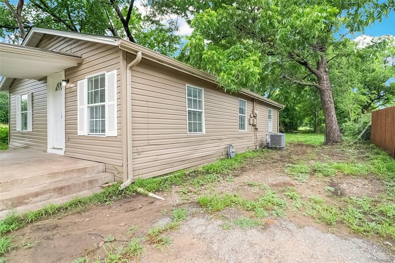 627 E Pacific Street, Sherman TX 75090 - Photo 2