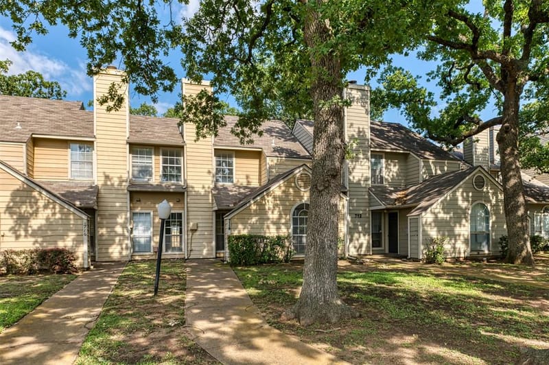 714 Bel Aire Crest, Irving TX 75061 - Photo 3
