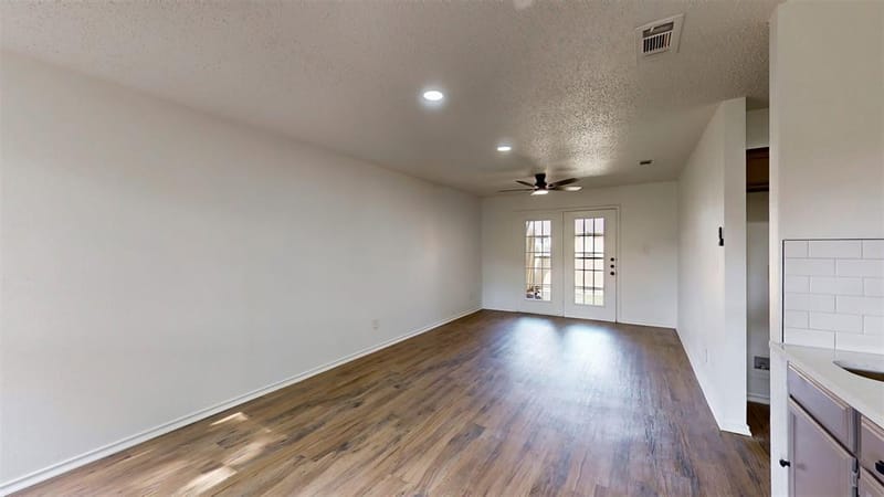 714 Bel Aire Crest, Irving TX 75061 - Photo 11