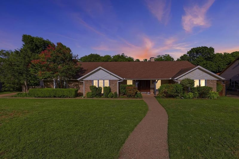 1116 Spring Lake Drive, Duncanville TX 75137 - Photo 2
