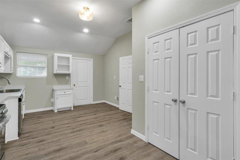 1037 E Cantey Street, Fort Worth TX 76104 - Photo 13
