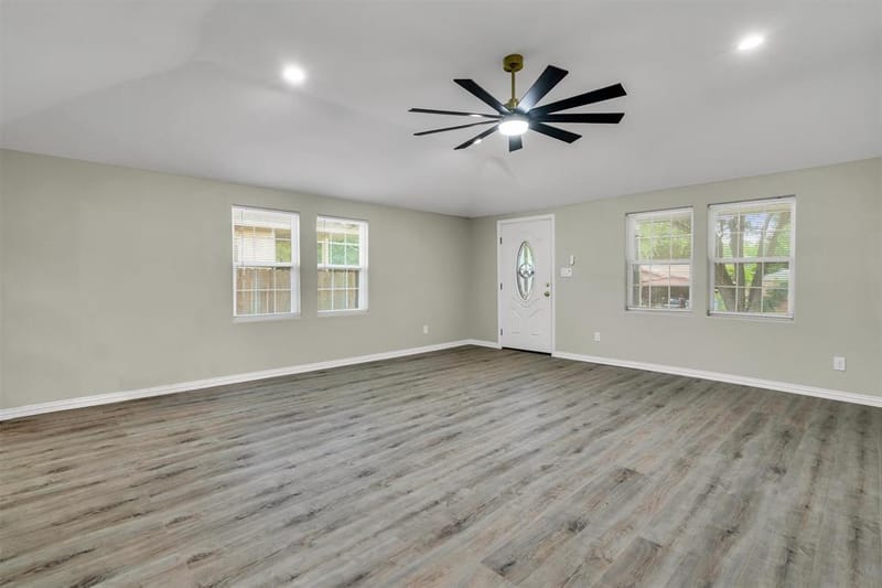 1037 E Cantey Street, Fort Worth TX 76104 - Photo 9