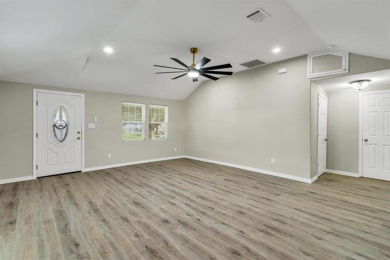 1037 E Cantey Street, Fort Worth TX 76104 - Photo 8