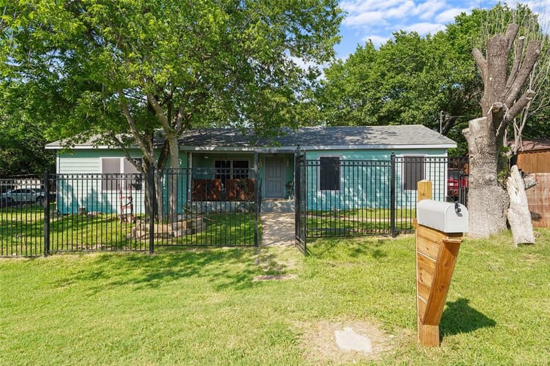 12809 Sultana Street, Dallas TX 75253 - Photo 2