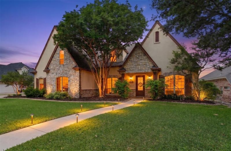 7605 Royal Troon Drive, Fort Worth TX 76179 - Photo 2