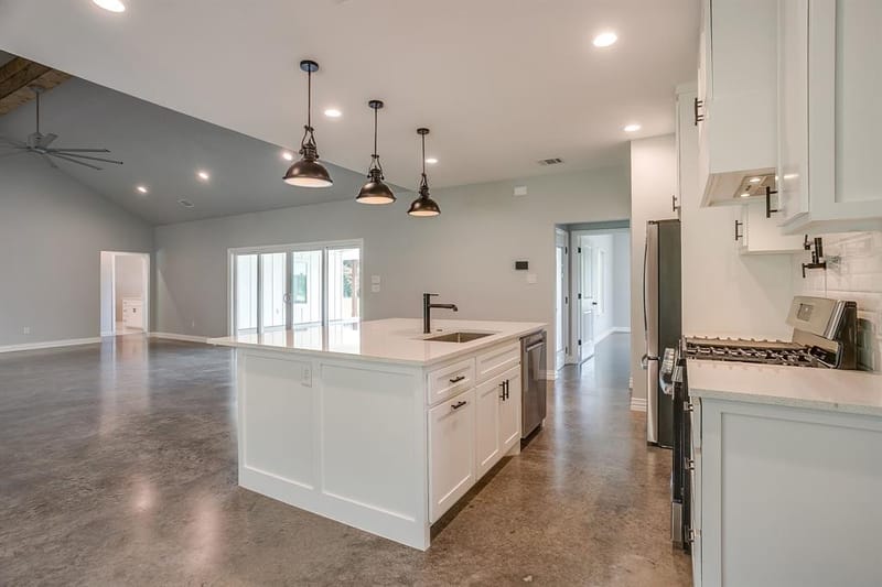 13901 County Road 102, Grandview TX 76050 - Photo 10